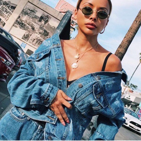 Gold Retro Two Layers Portrait Pendant Necklace - Picture 2 of 5